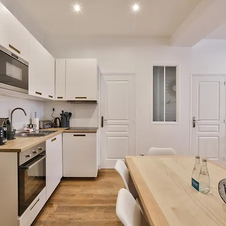 Urbanflat 34 - Spacious & Bright Parisian * Parigi