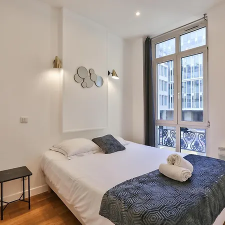 Urbanflat 34 - Spacious & Bright Parisian